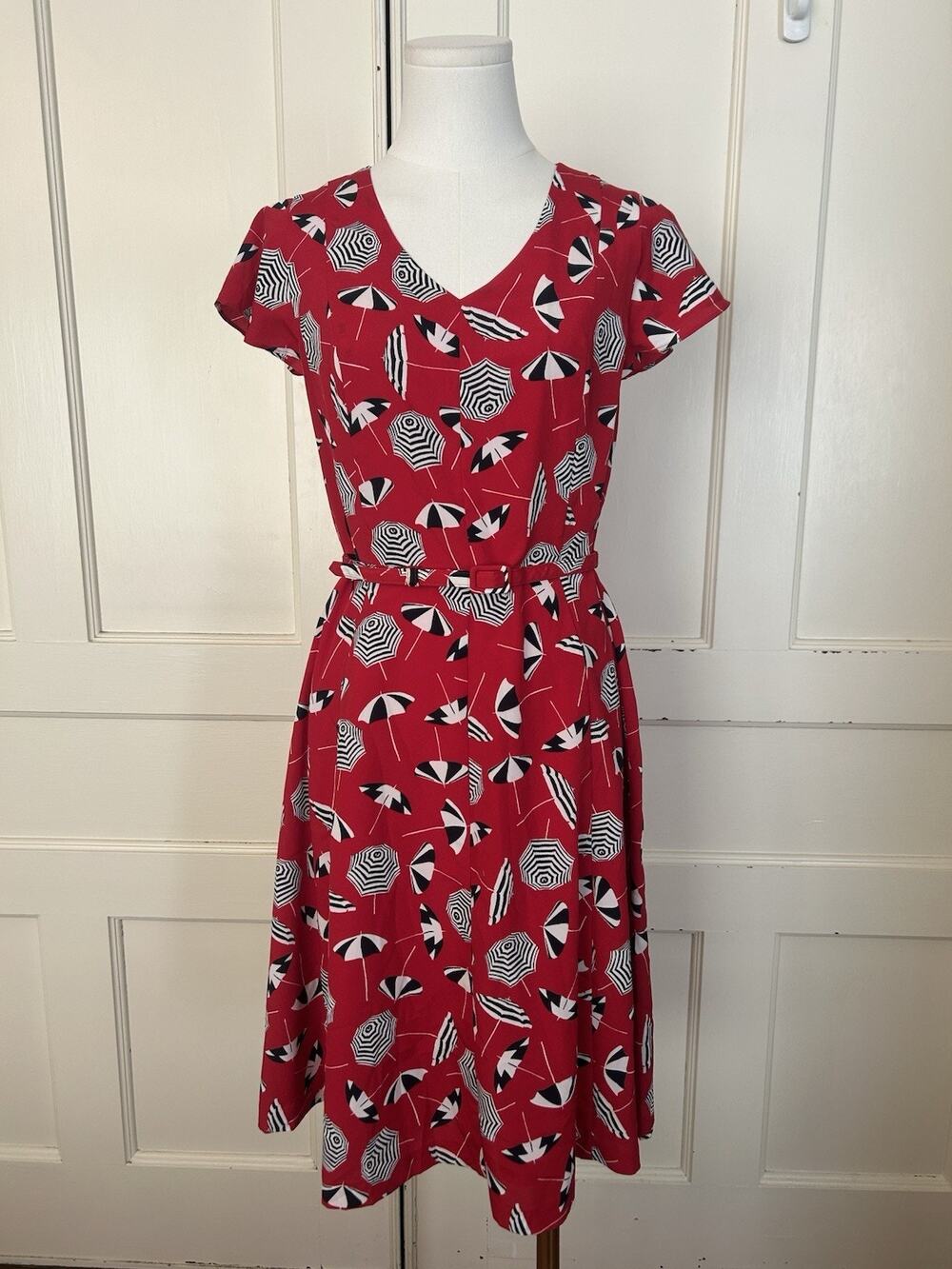 Talbots Fit and Flare Knee Length Belted Dress Womens Size 4P Red Novelty Fun